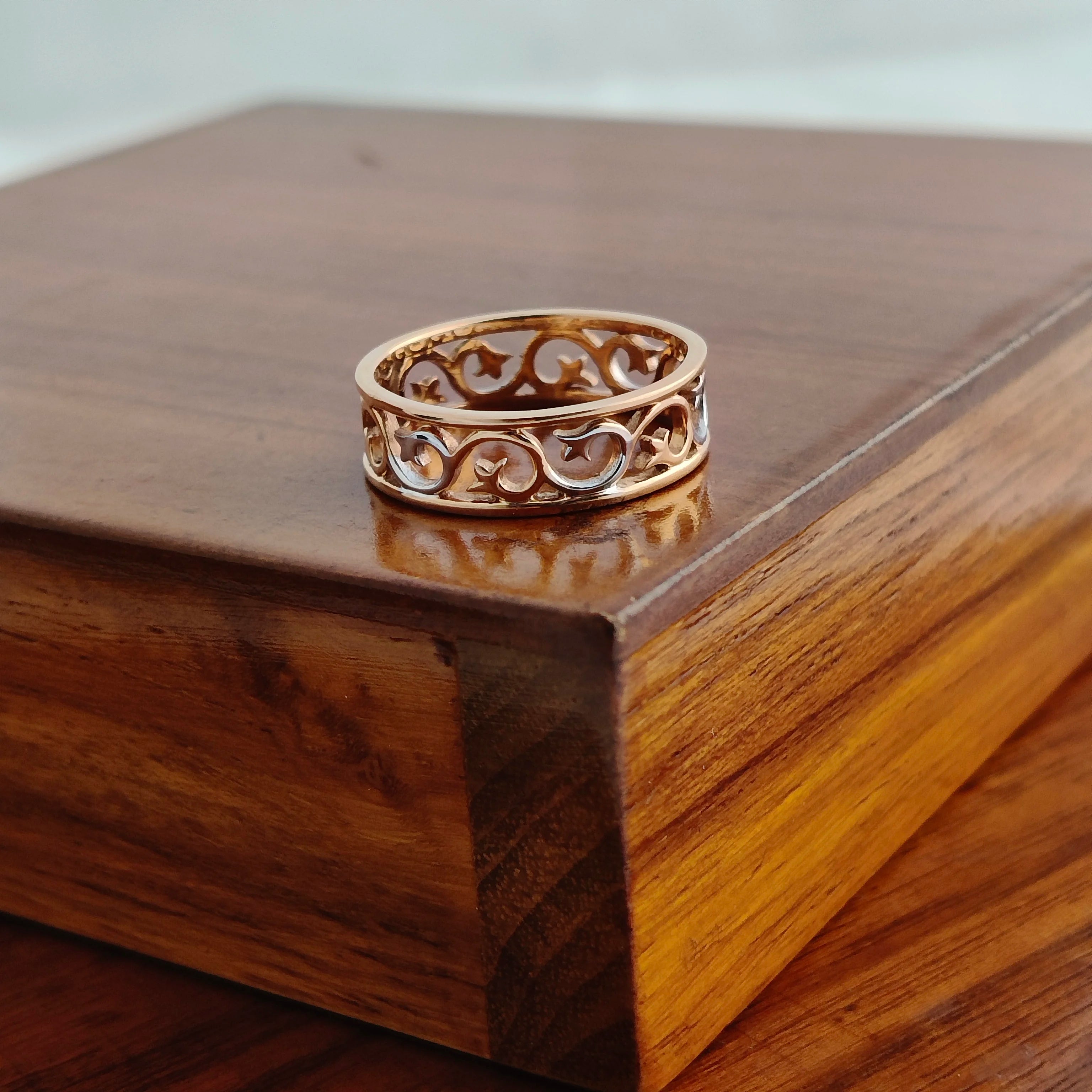 Namivaa 18K Rose Gold Filigree Floral Band Ring Hollow Carved Vintage Style Minimalist Women Wedding Party Daily Wear