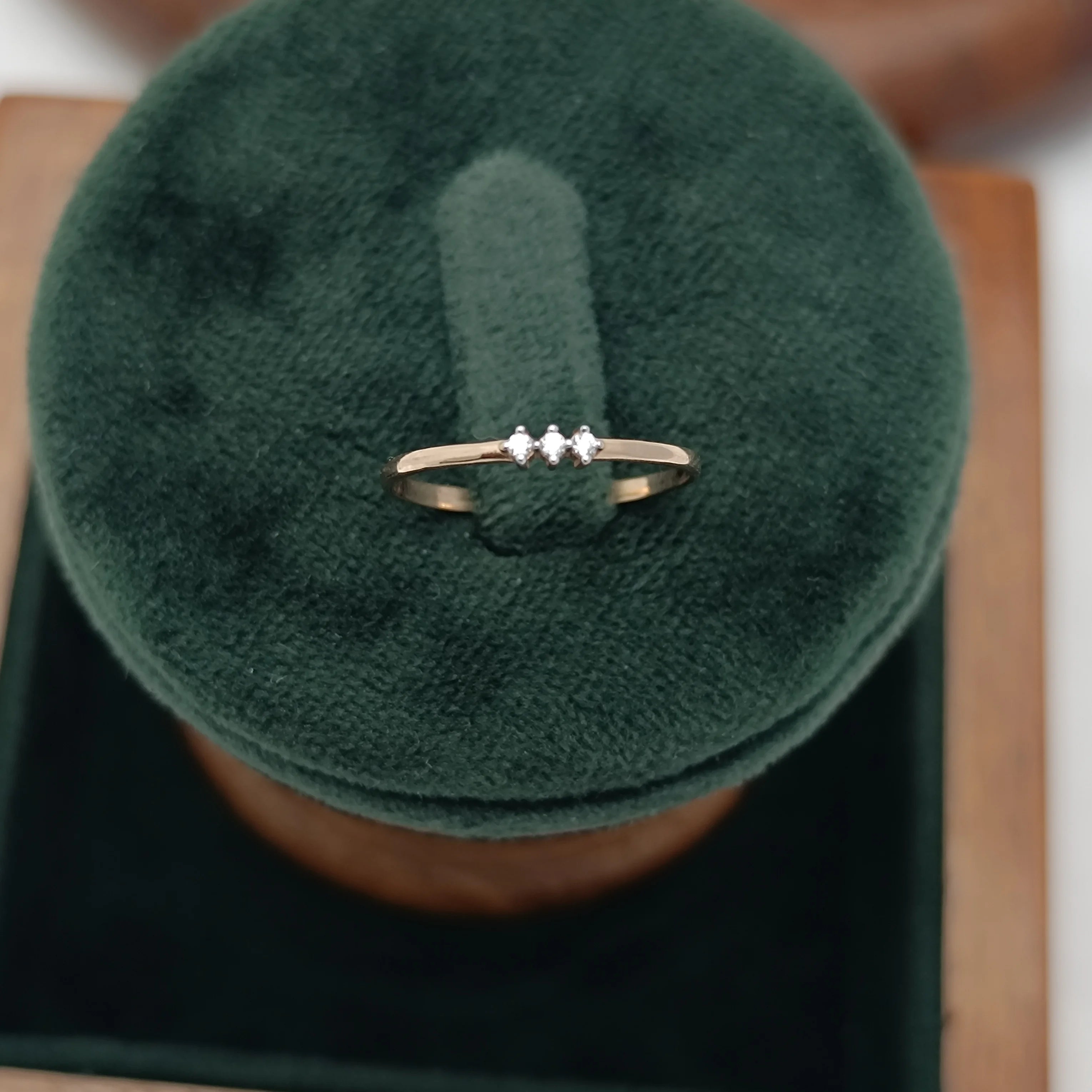 Namivaa Minimalist Three Stone Delicate Stackable Band Elegant Daily Wear Wedding Ring Women Polished Micro Insert