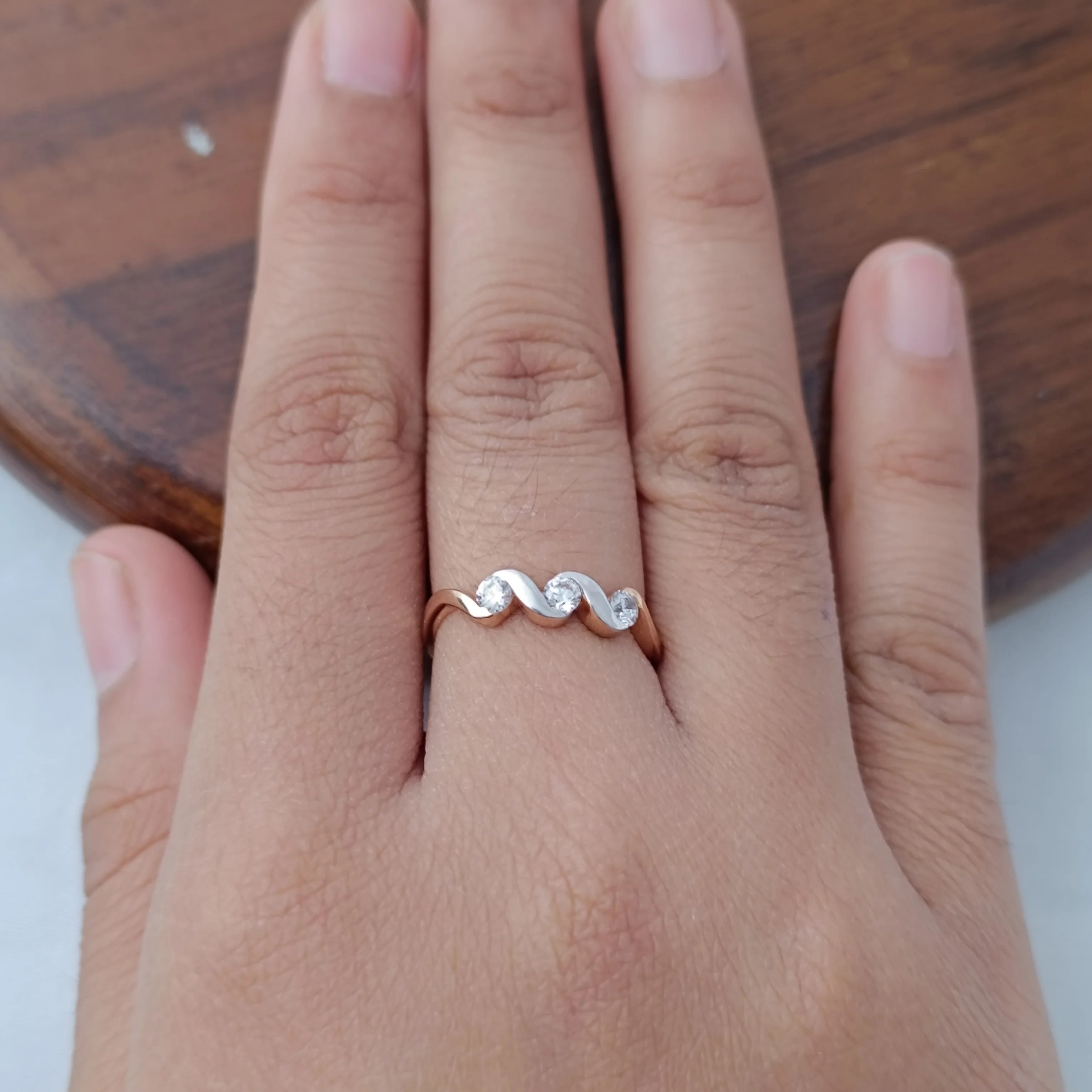 Namivaa Three Stone Wave Design Elegant Minimalist Wedding Band Ring for Women Fine Jewelry Gift